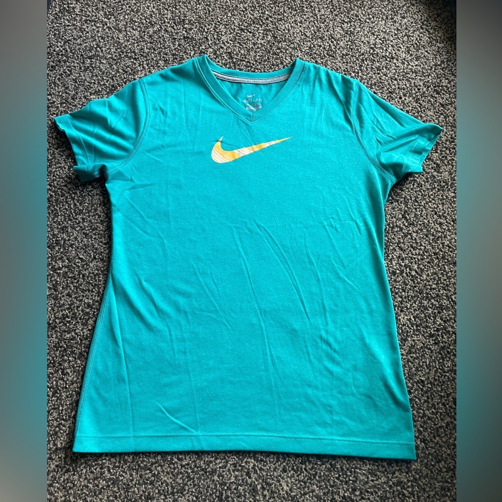 Youth extra large Nike shirt